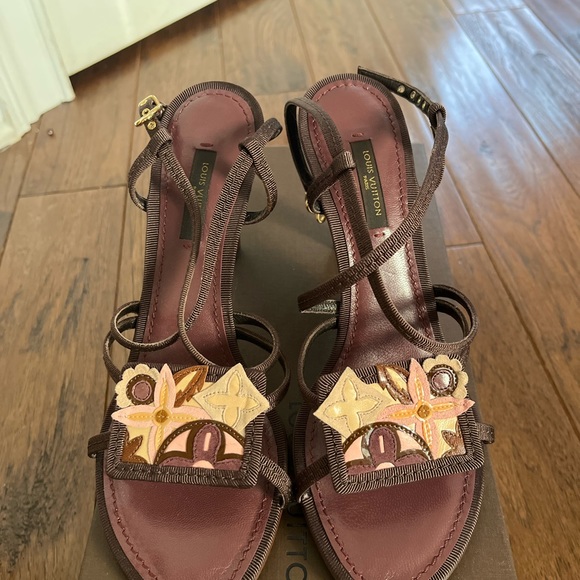 Louis Vuitton Vintage Heels size 37 1/2 NEVER WORN - Picture 2 of 5